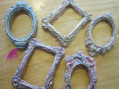 Li-Qua-Che picture frames after molded